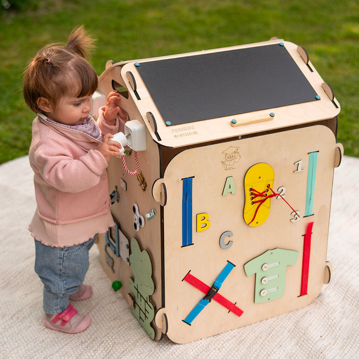Maxi Montessori Activity House Happy Home