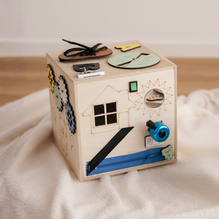 Interaktiver Montessori Multi-Aktivitäten-Würfel