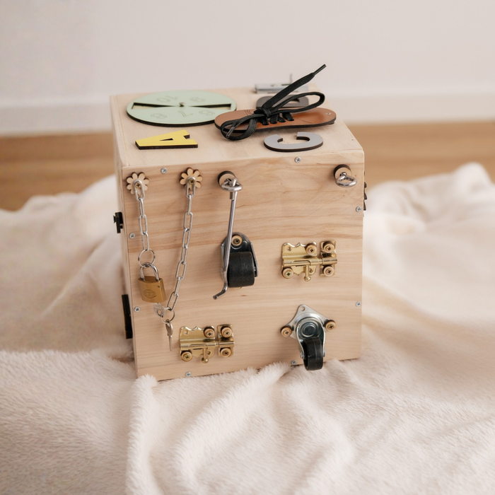 Interaktiver Montessori Multi-Aktivitäten-Würfel